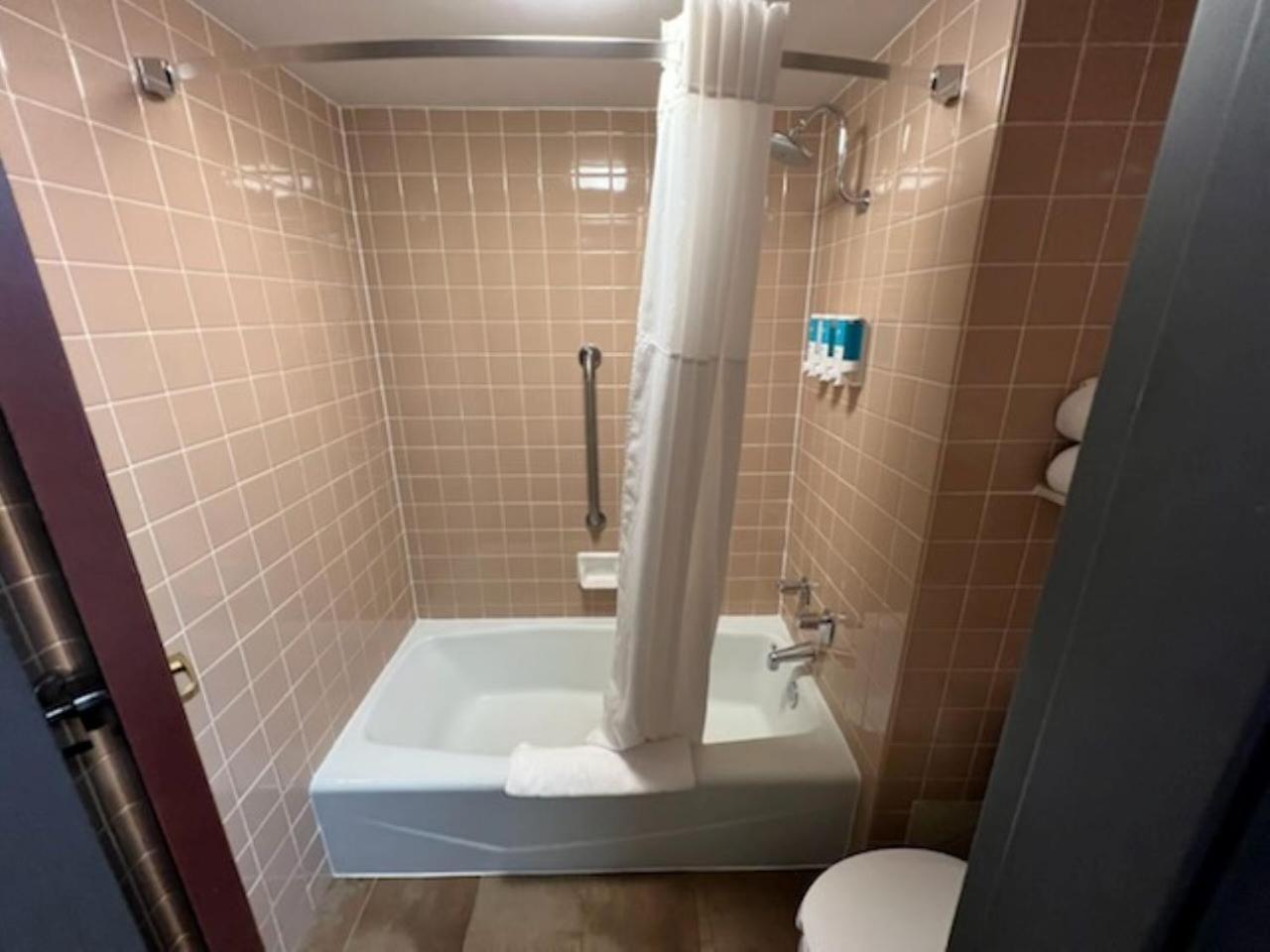 Hotel Lotus Kansas City Merriam Buitenkant foto