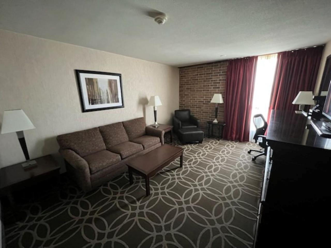 Hotel Lotus Kansas City Merriam Buitenkant foto